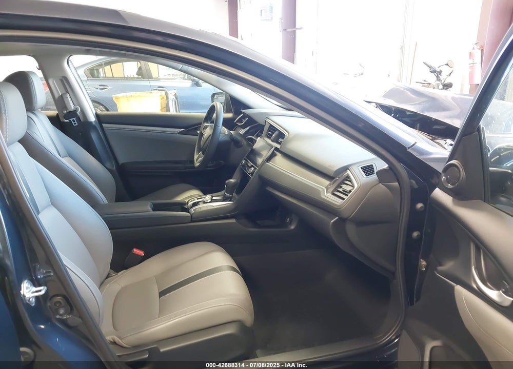 2018 HONDA CIVIC VIN: JHMFC1F73JX037711