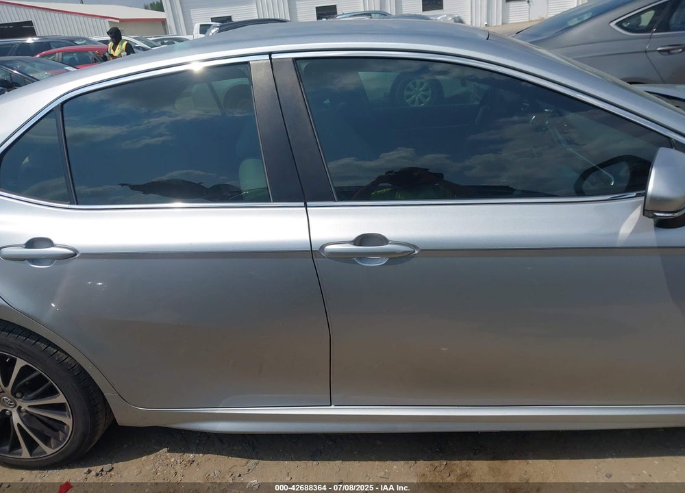 2018 TOYOTA CAMRY VIN: 4T1B11HK7JU140201