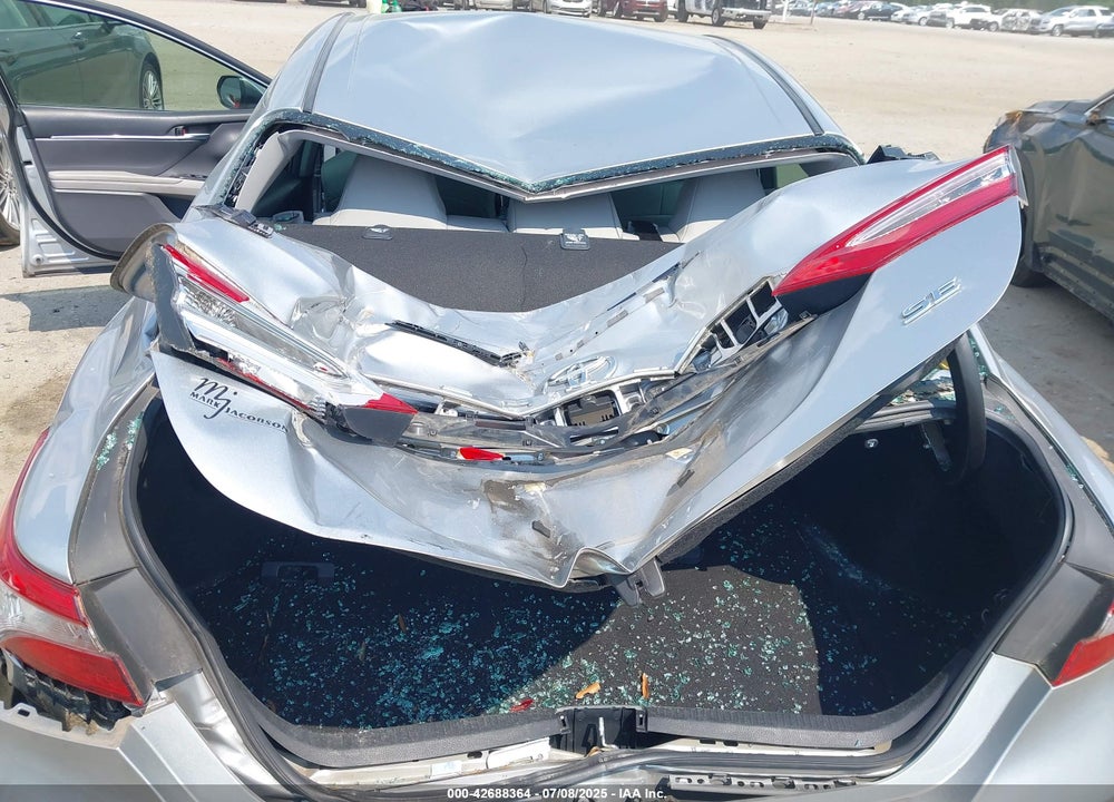 2018 TOYOTA CAMRY VIN: 4T1B11HK7JU140201