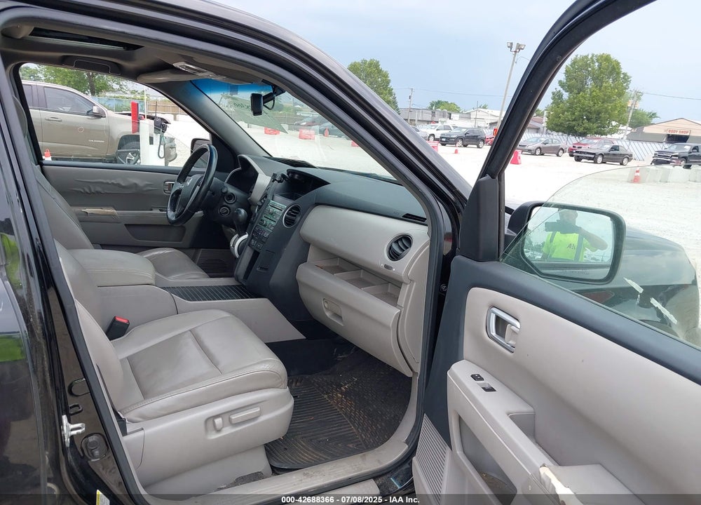 2011 HONDA PILOT VIN: 5FNYF4H61BB036589
