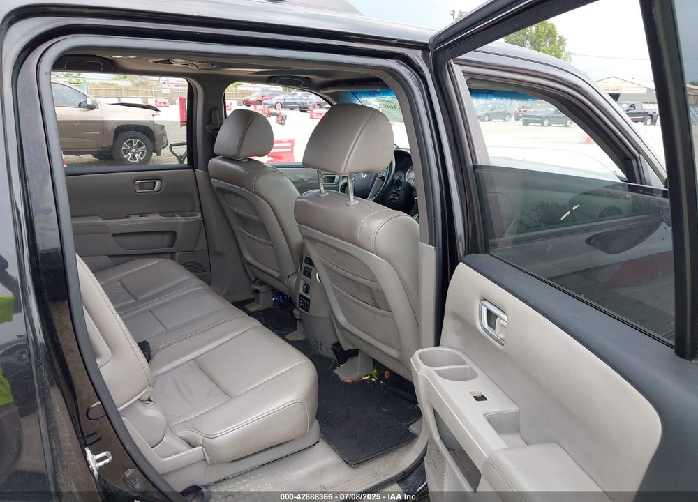 2011 HONDA PILOT VIN: 5FNYF4H61BB036589