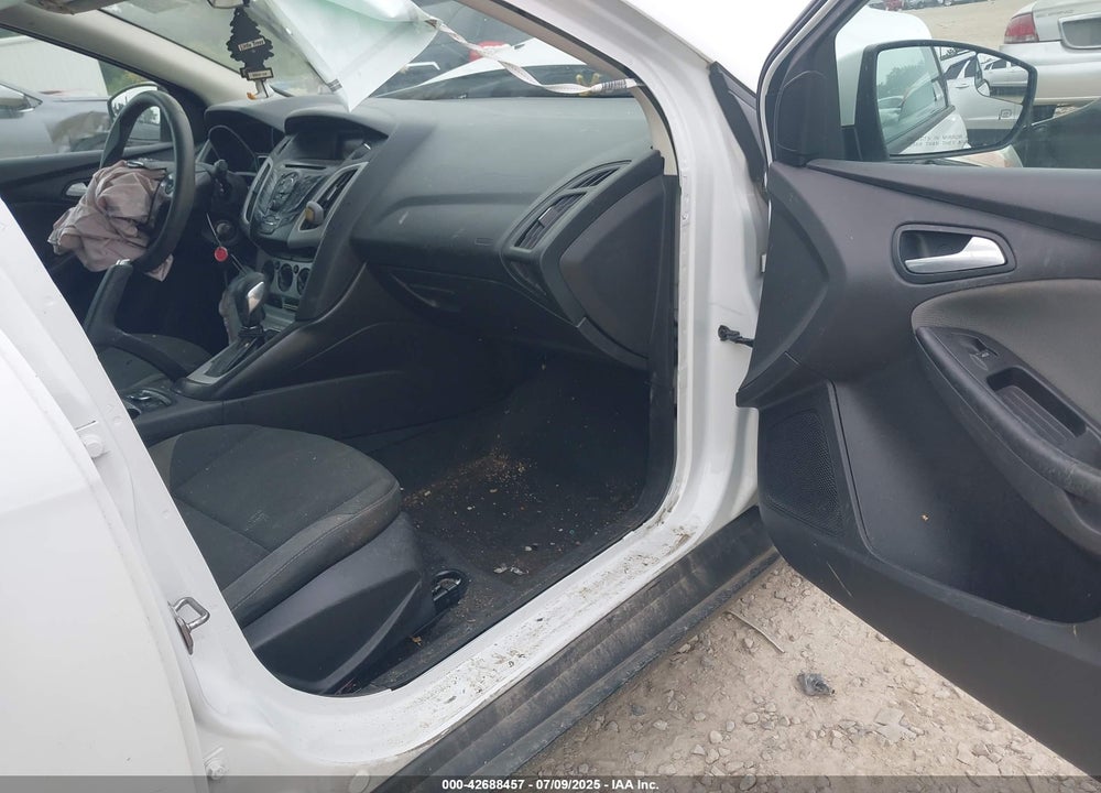 2014 FORD FOCUS VIN: 1FADP3F2XEL380144