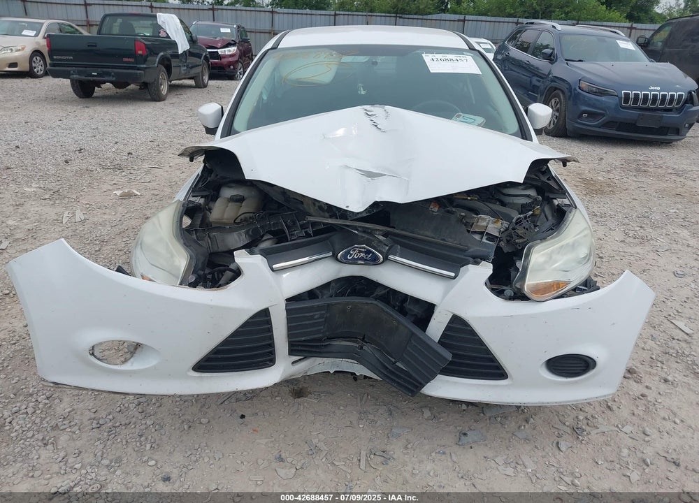 2014 FORD FOCUS VIN: 1FADP3F2XEL380144
