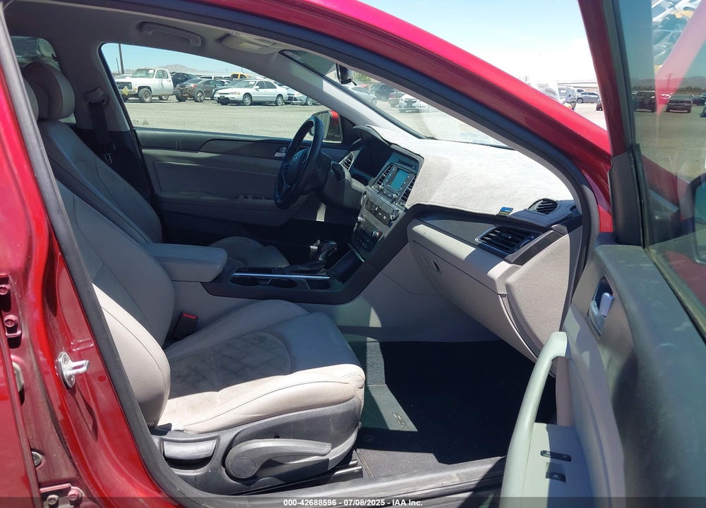 2015 HYUNDAI SONATA VIN: 5NPE34AF1FH109831
