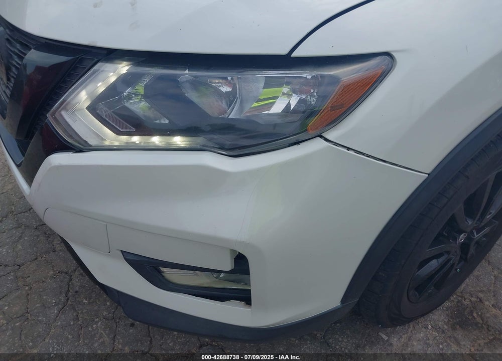 2018 NISSAN ROGUE VIN: 5N1AT2MT1JC748151