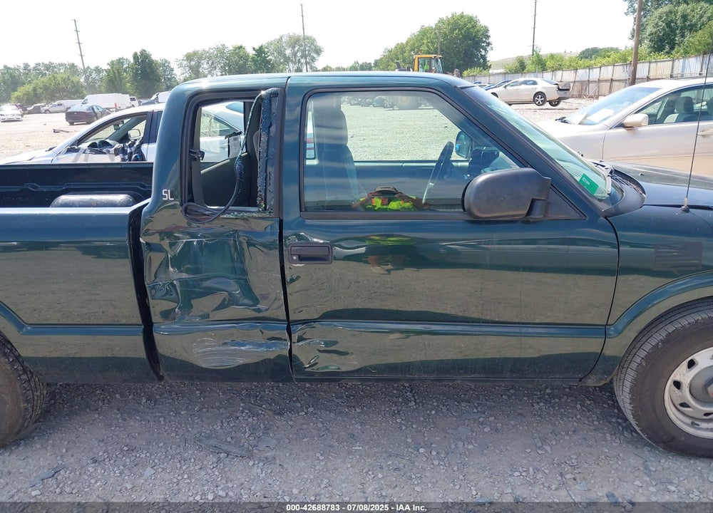 2002 GMC SONOMA SL VIN: 1GTCS19W628213723