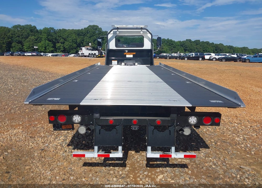 2024 MACK MD VIN: 1M2MDBAA8RS011995