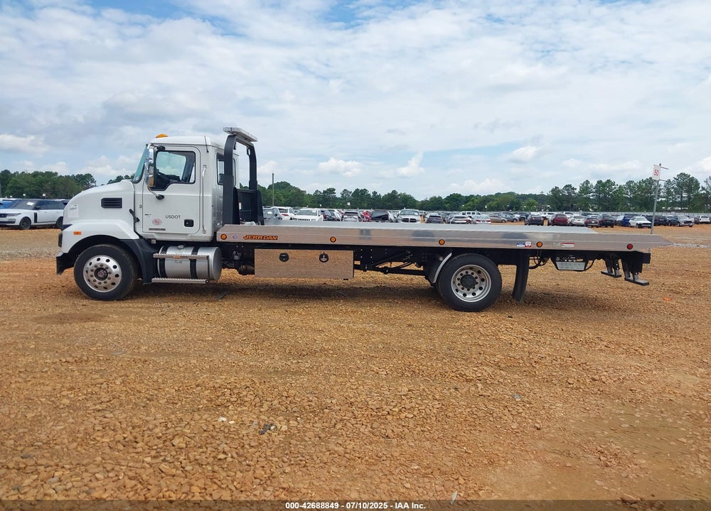 2024 MACK MD VIN: 1M2MDBAA9RS011987