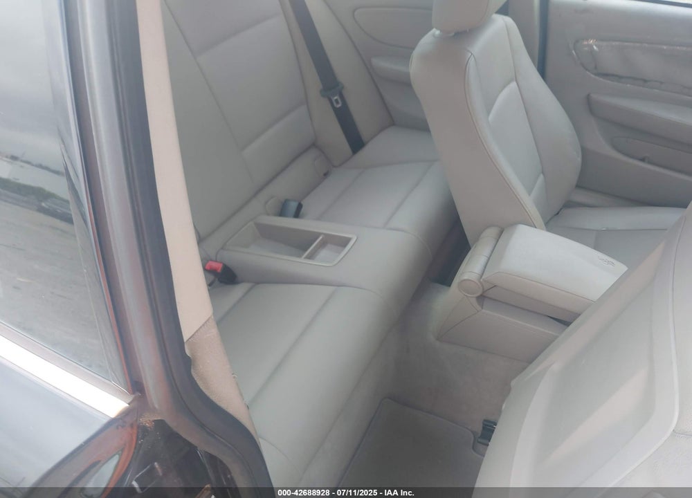 2009 BMW 1 SERIES VIN: WBAUP735X9VF07260