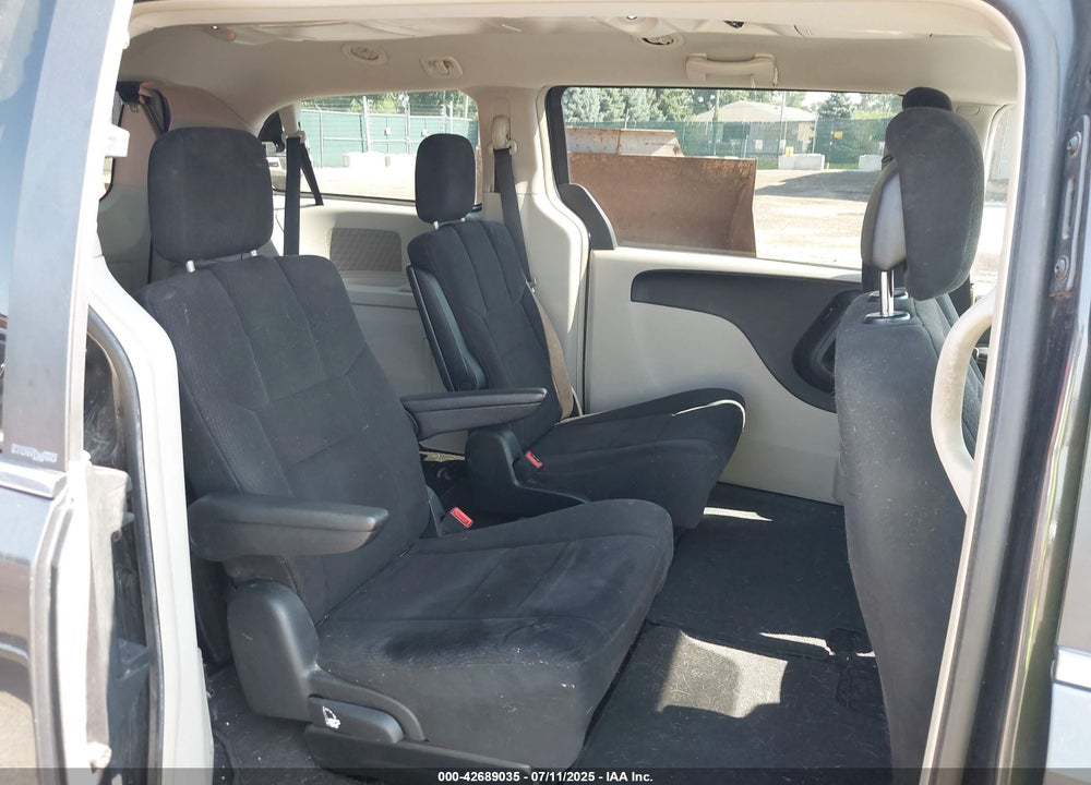 2011 CHRYSLER TOWN & COUNTRY TOURING VIN: 2A4RR5DG6BR677168