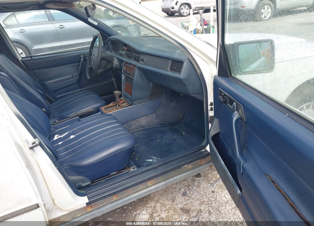 1987 MERCEDES-BENZ 190 E 2.3 VIN: WDBDA28DXHF390324