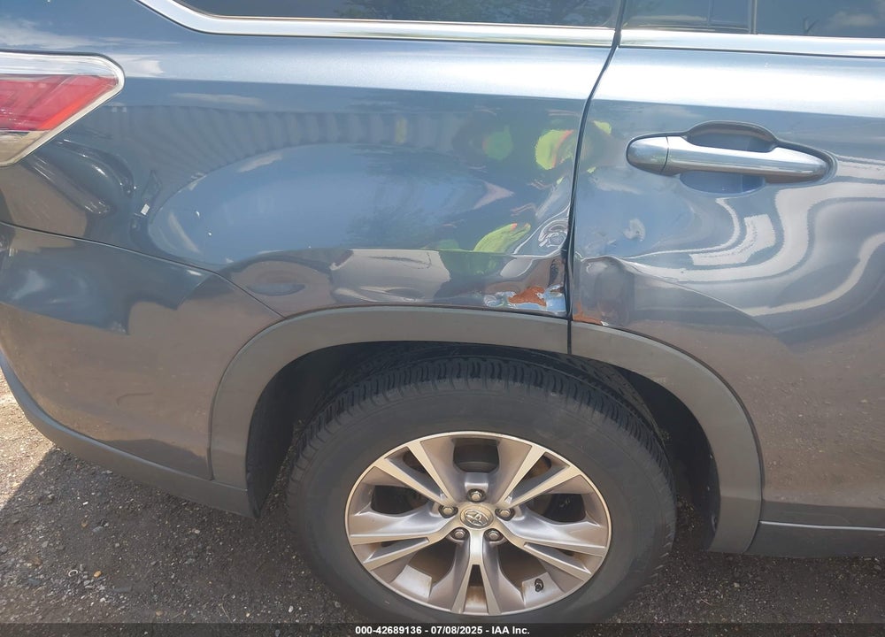 2015 TOYOTA HIGHLANDER VIN: 5TDZKRFH0FS117490