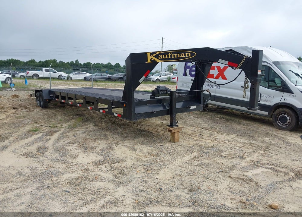 2023 KAUFMAN TRAILERS 35' DETACHABLE NECK TRAILER VIN: 7UZFL3526PL002688