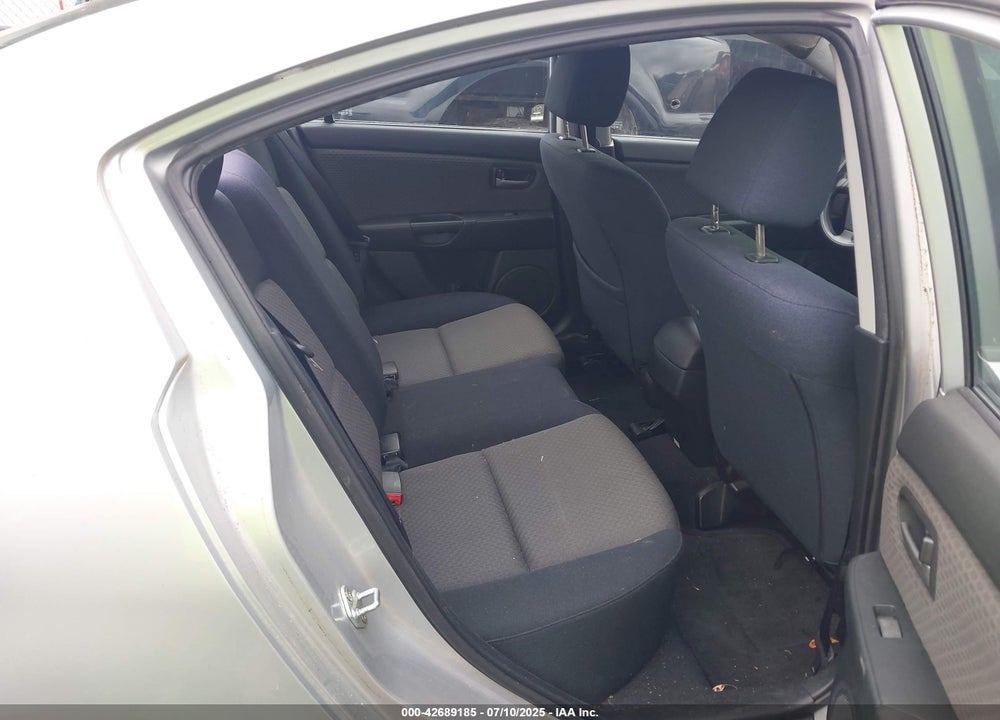 2006 MAZDA 3 I VIN: JM1BK32F861542648