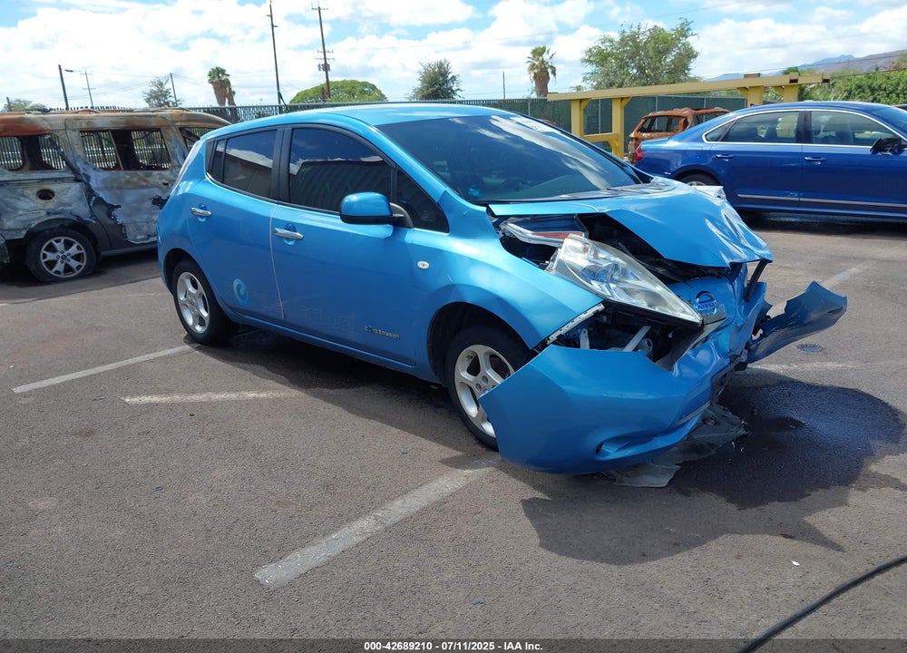2011 NISSAN LEAF SV VIN: JN1AZ0CPXBT001082