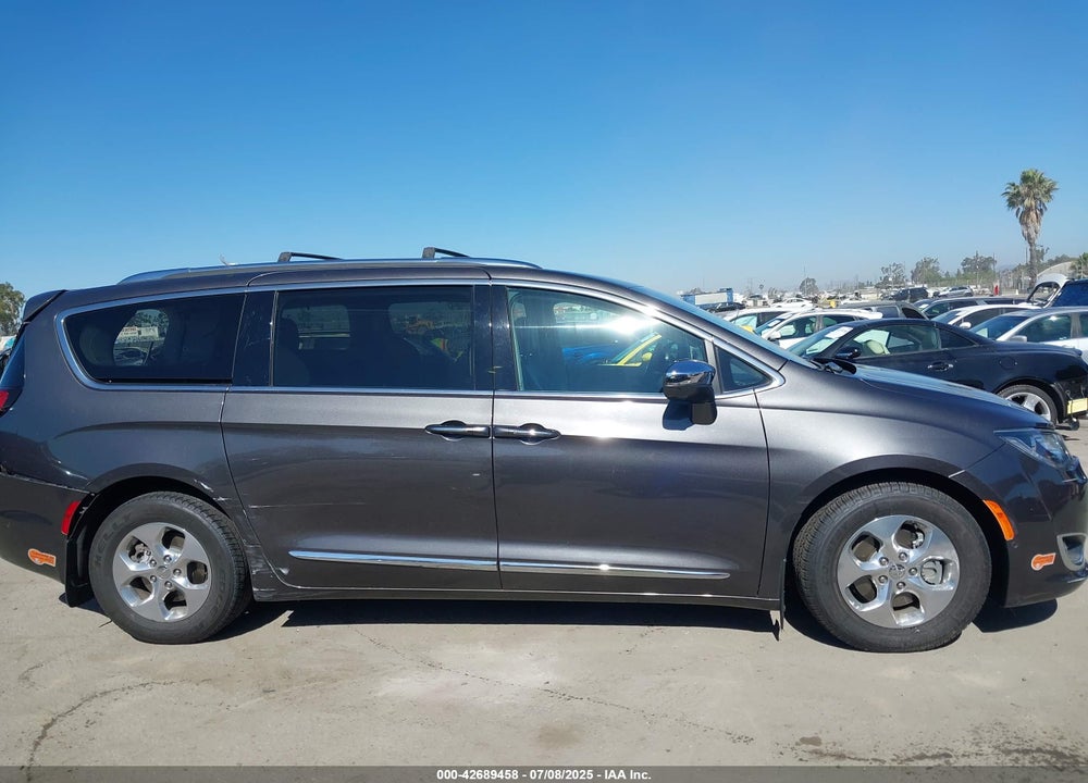 2018 CHRYSLER PACIFICA VIN: 2C4RC1N77JR230233