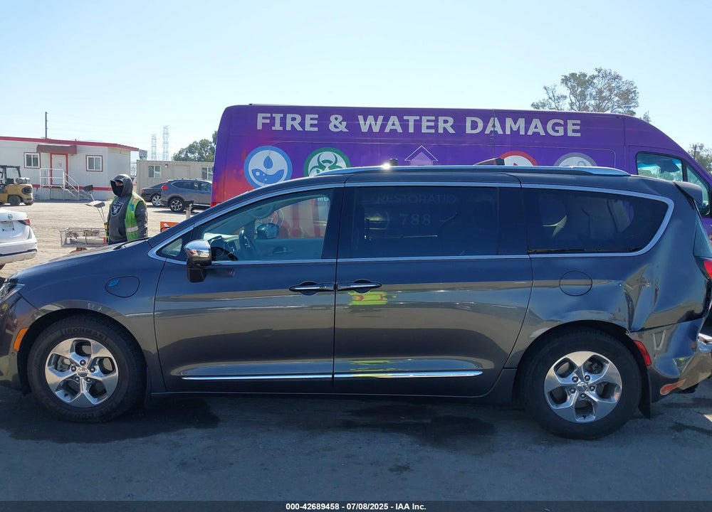 2018 CHRYSLER PACIFICA VIN: 2C4RC1N77JR230233