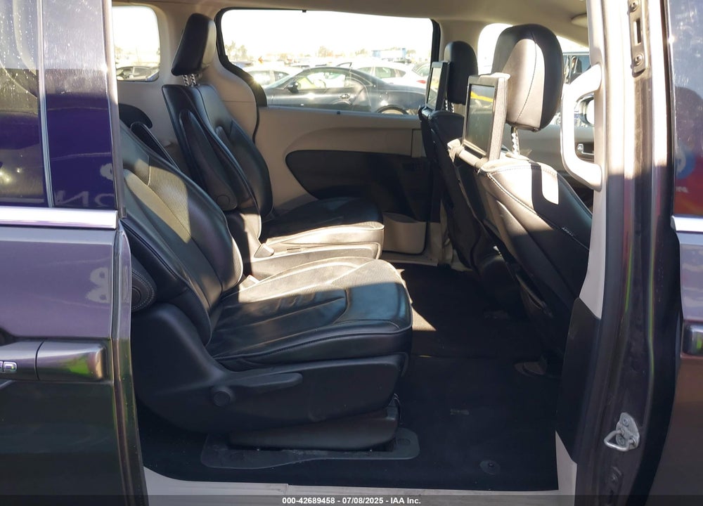 2018 CHRYSLER PACIFICA VIN: 2C4RC1N77JR230233