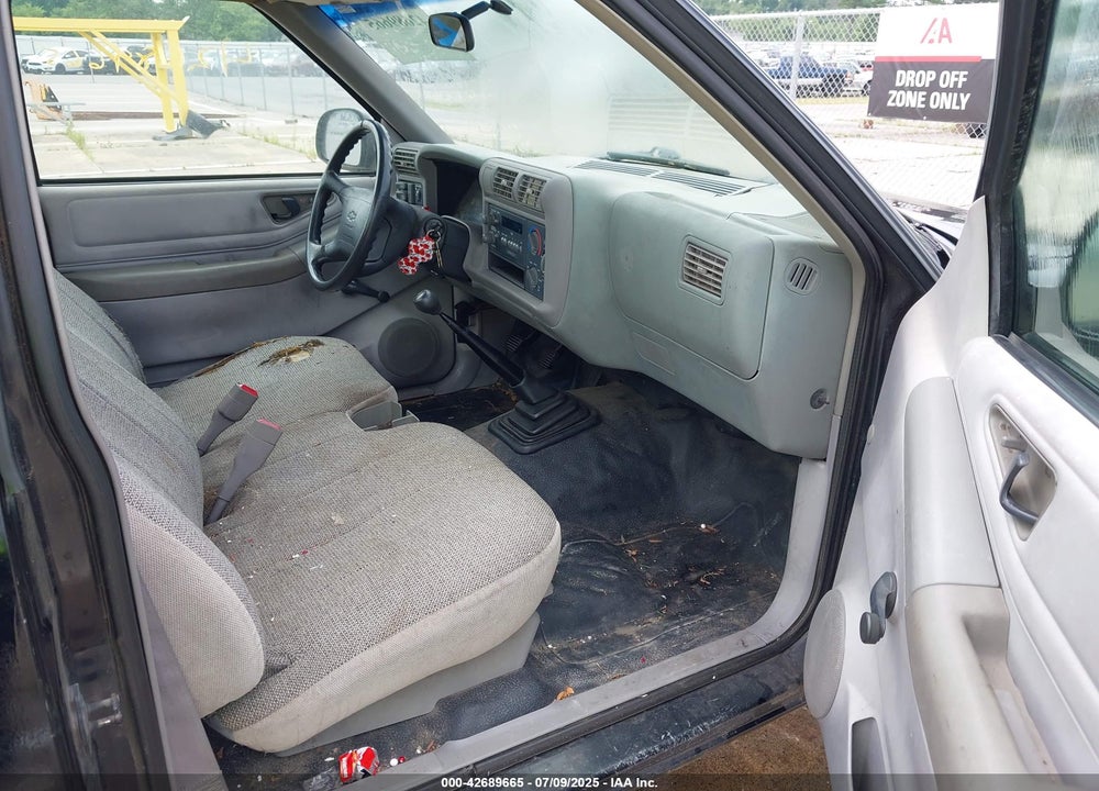 1995 CHEVROLET S TRUCK S10 VIN: 1GCCS1440SK211488