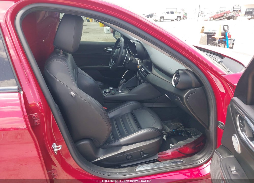 2017 ALFA ROMEO GIULIA VIN: ZARFAECN5H7556695