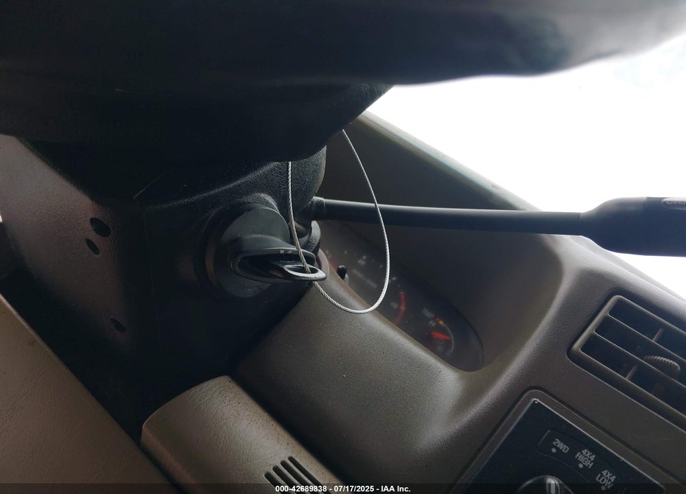 2002 FORD F-250 LARIAT/XL/XLT VIN: 1FTNW21F02EA57744
