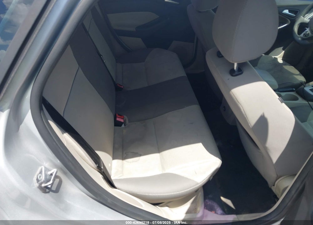 2014 FORD FOCUS VIN: 1FADP3F21EL242301
