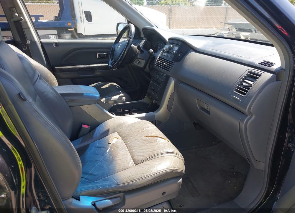 2005 HONDA PILOT EX-L VIN: 2HKYF18695H561081