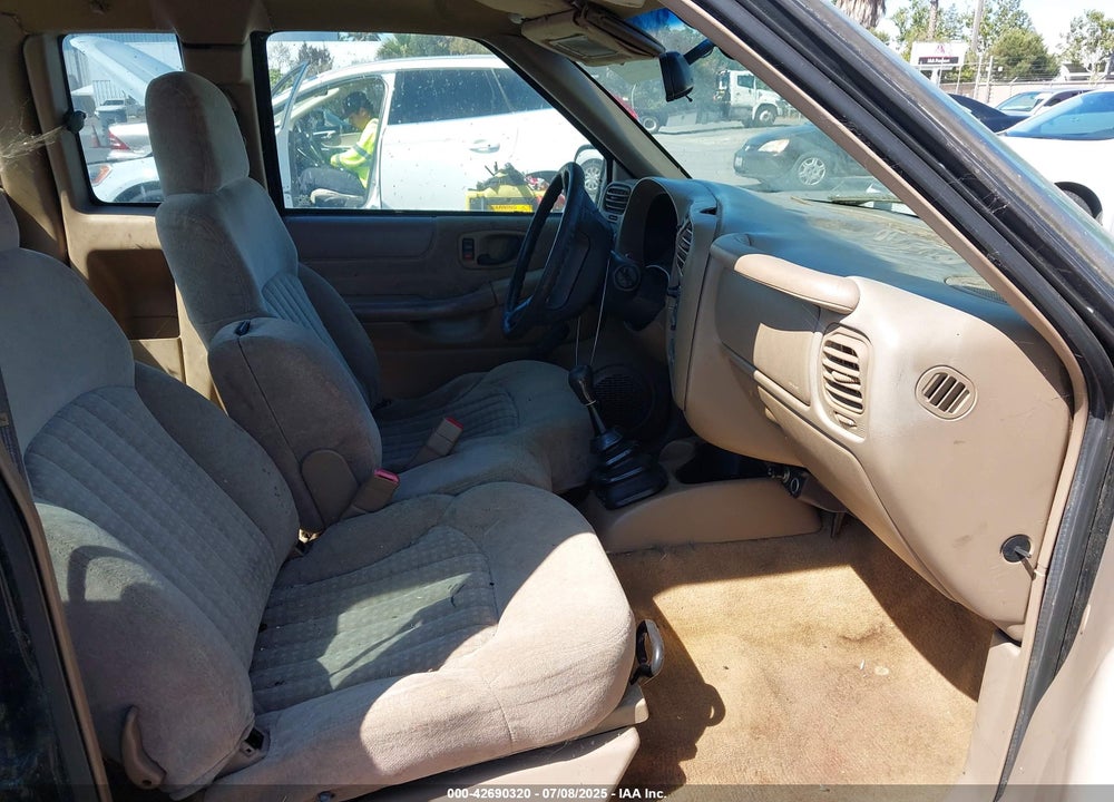 1998 CHEVROLET S-10 LS FLEETSIDE VIN: 1GCCS1946W8142849