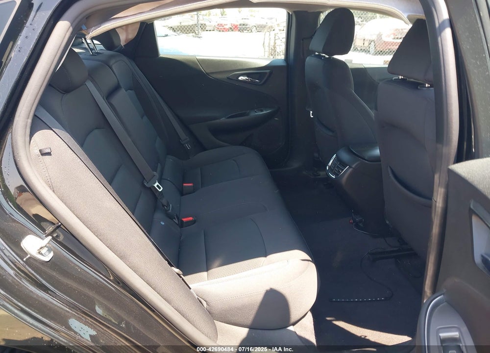 2017 CHEVROLET MALIBU 1LT VIN: 1G1ZE5ST5HF163922