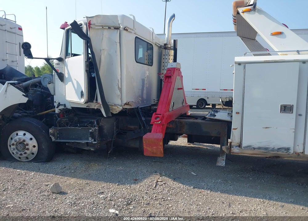 1992 KENWORTH CONSTRUCTION T600 VIN: 1XKAD59X0NJ575291