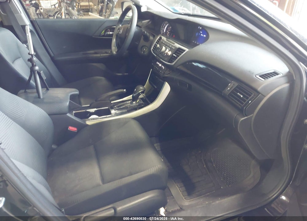 2016 HONDA ACCORD VIN: 1HGCR2F37GA112364