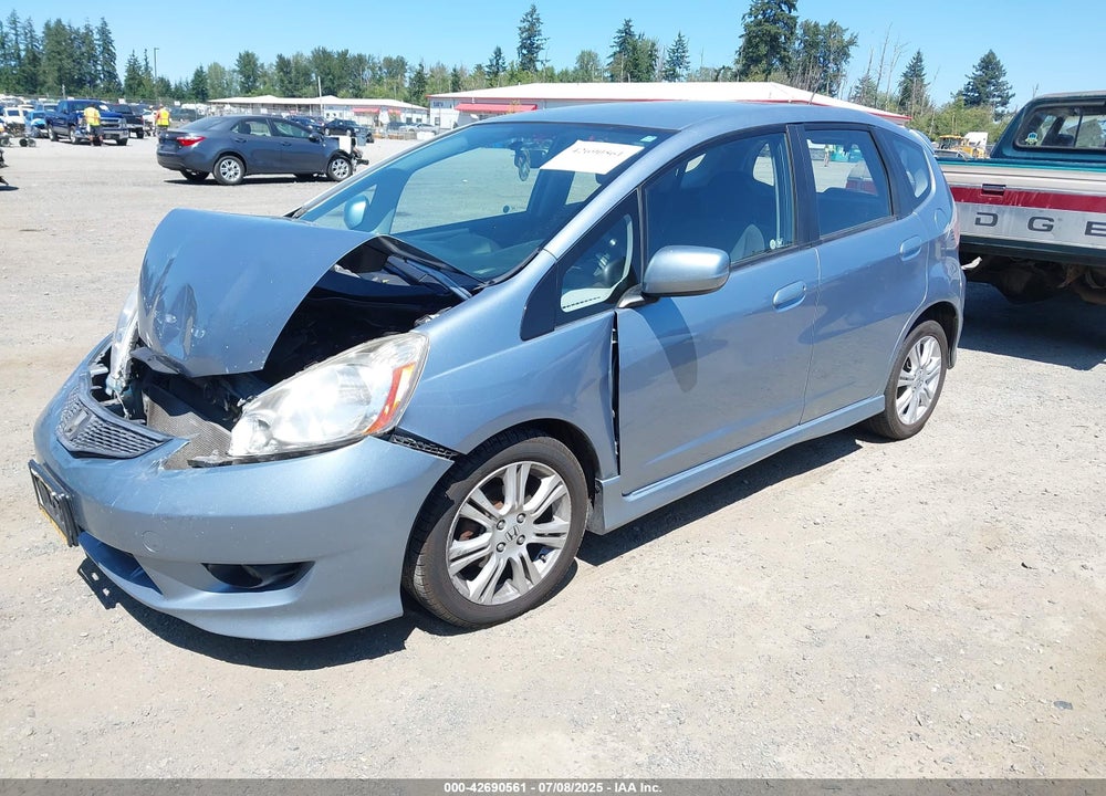 2011 HONDA FIT VIN: JHMGE8H56BC011003