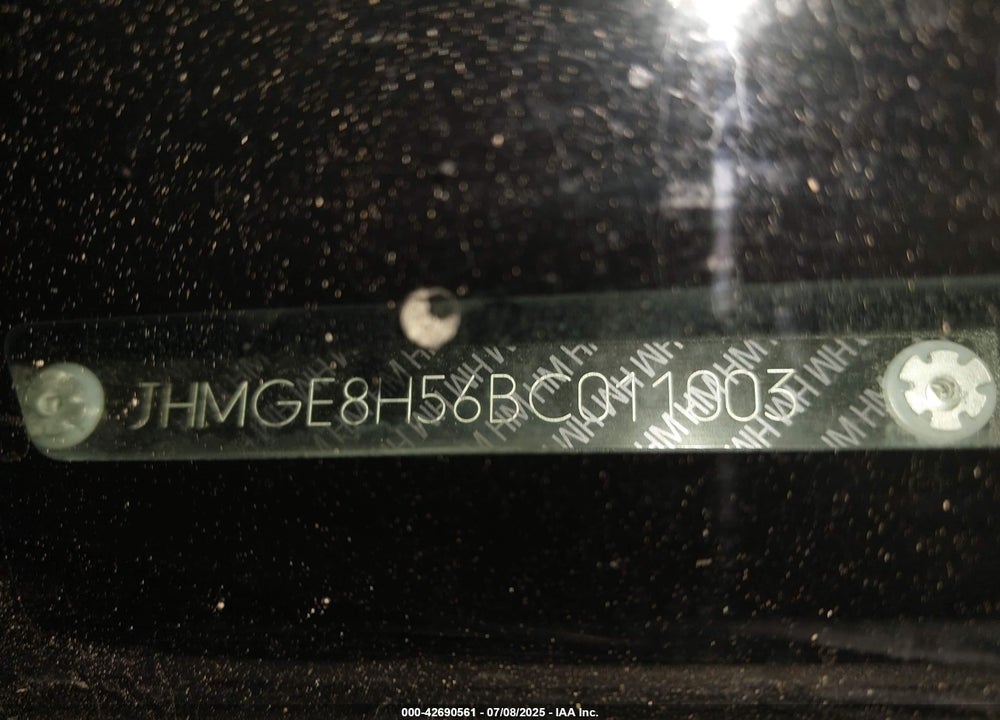 2011 HONDA FIT VIN: JHMGE8H56BC011003
