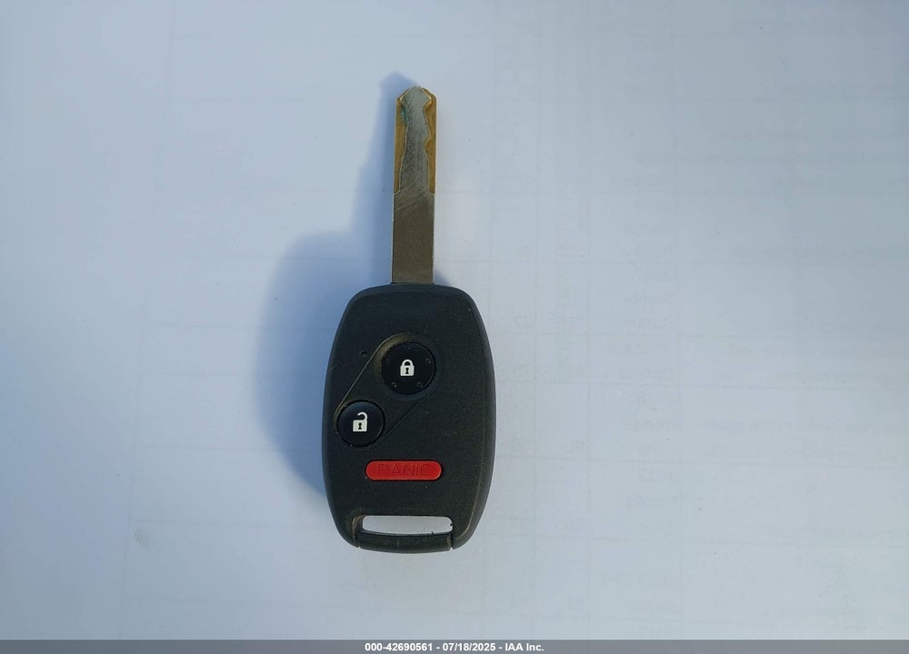 2011 HONDA FIT VIN: JHMGE8H56BC011003