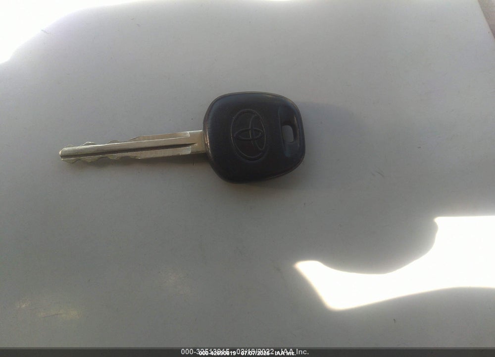 2005 TOYOTA COROLLA CE VIN: 2T1BR32E35C448173