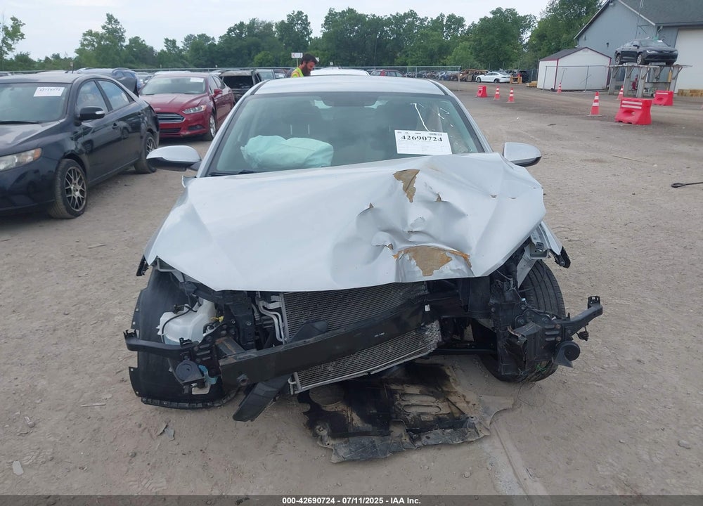 2017 HYUNDAI ELANTRA VIN: KMHD74LF9HU149687
