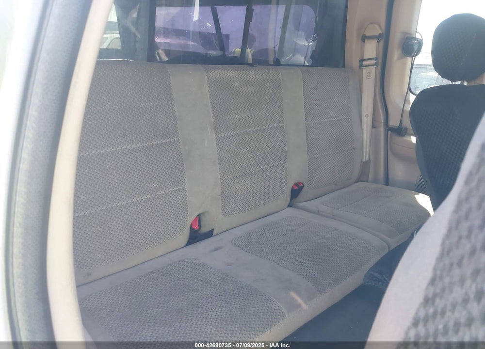 2002 FORD F-150 XL/XLT VIN: 1FTRX17272NA07095