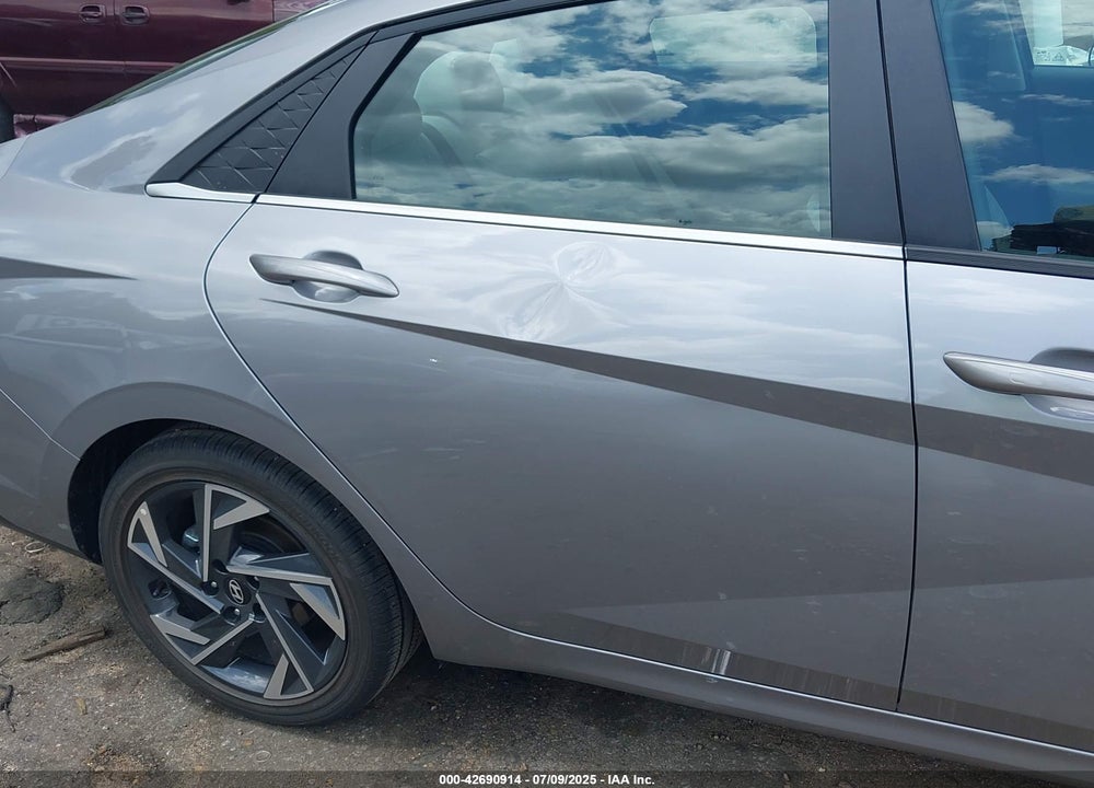 2025 HYUNDAI ELANTRA VIN: KMHLP4DG2SU994083