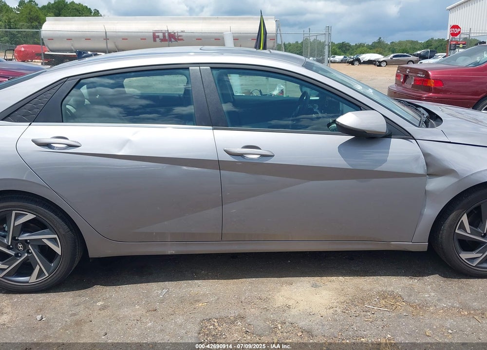 2025 HYUNDAI ELANTRA VIN: KMHLP4DG2SU994083