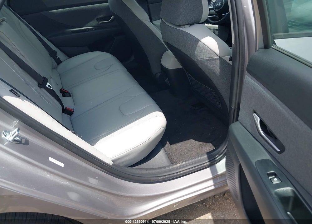 2025 HYUNDAI ELANTRA VIN: KMHLP4DG2SU994083