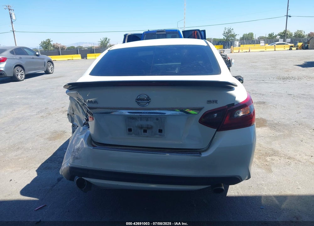2017 NISSAN ALTIMA VIN: 1N4AL3APXHN336400