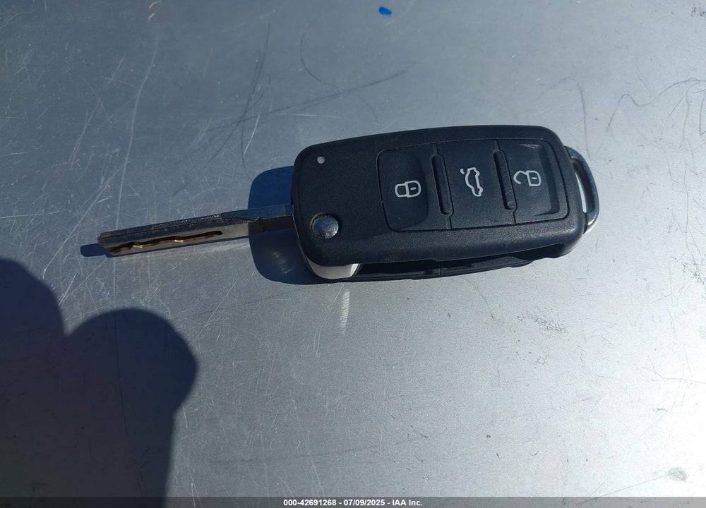 2013 VOLKSWAGEN PASSAT 2.5L SE VIN: 1VWBP7A33DC064346