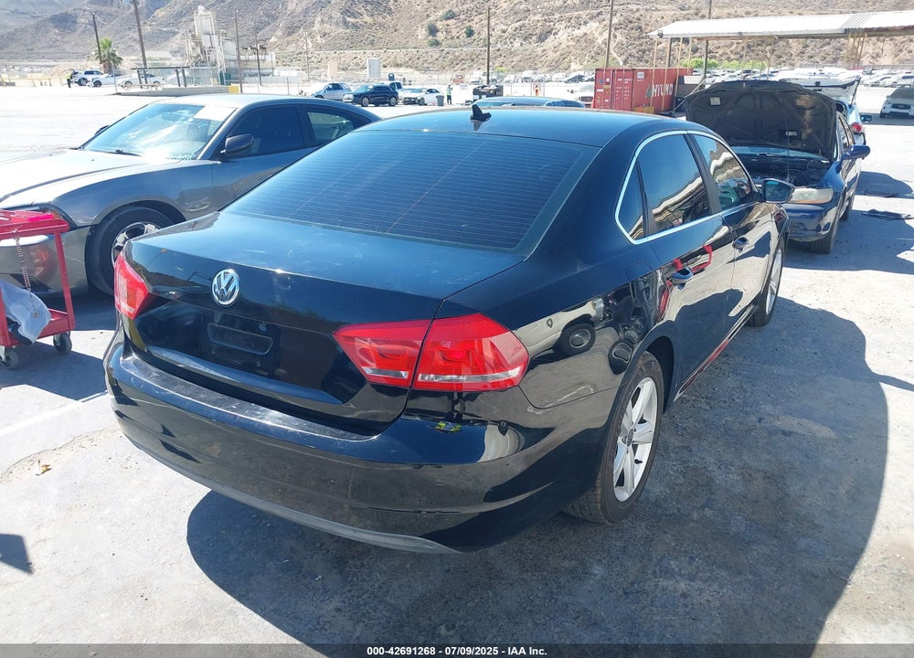 2013 VOLKSWAGEN PASSAT 2.5L SE VIN: 1VWBP7A33DC064346