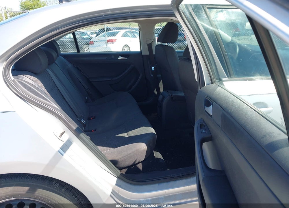 2014 VOLKSWAGEN JETTA VIN: 3VW2K7AJ2EM214931