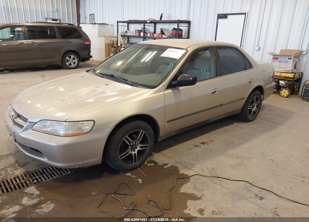 2000 HONDA ACCORD 2.3 LX VIN: JHMCG5640YC037266