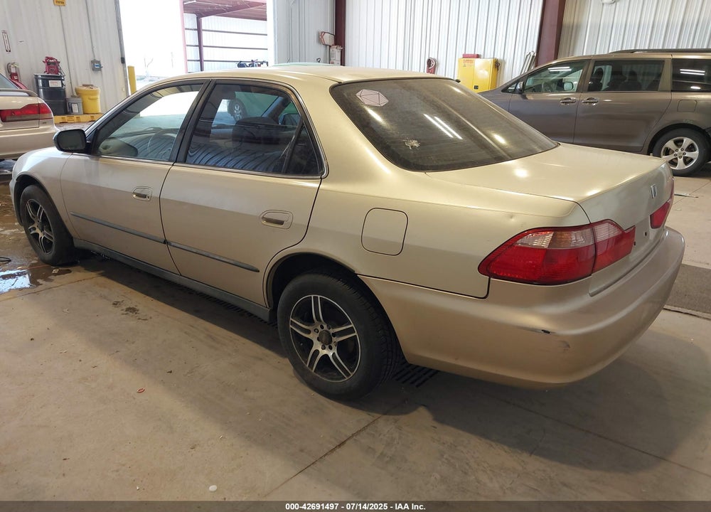 2000 HONDA ACCORD 2.3 LX VIN: JHMCG5640YC037266