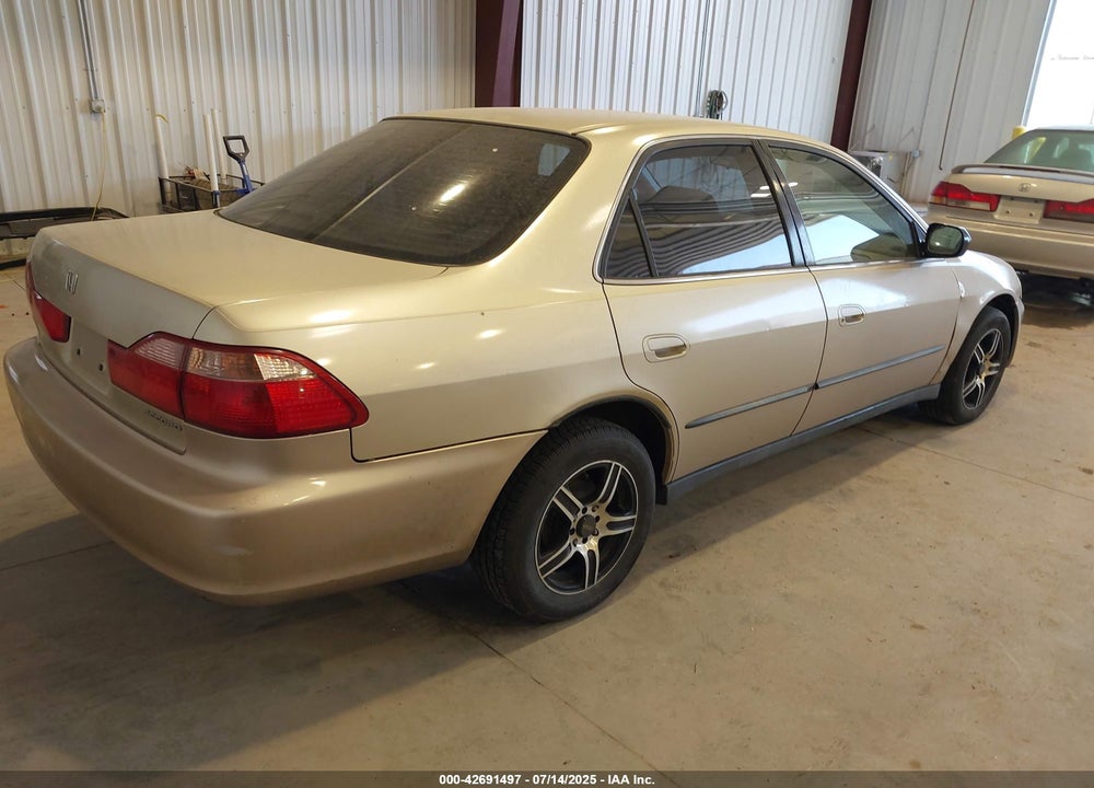 2000 HONDA ACCORD 2.3 LX VIN: JHMCG5640YC037266