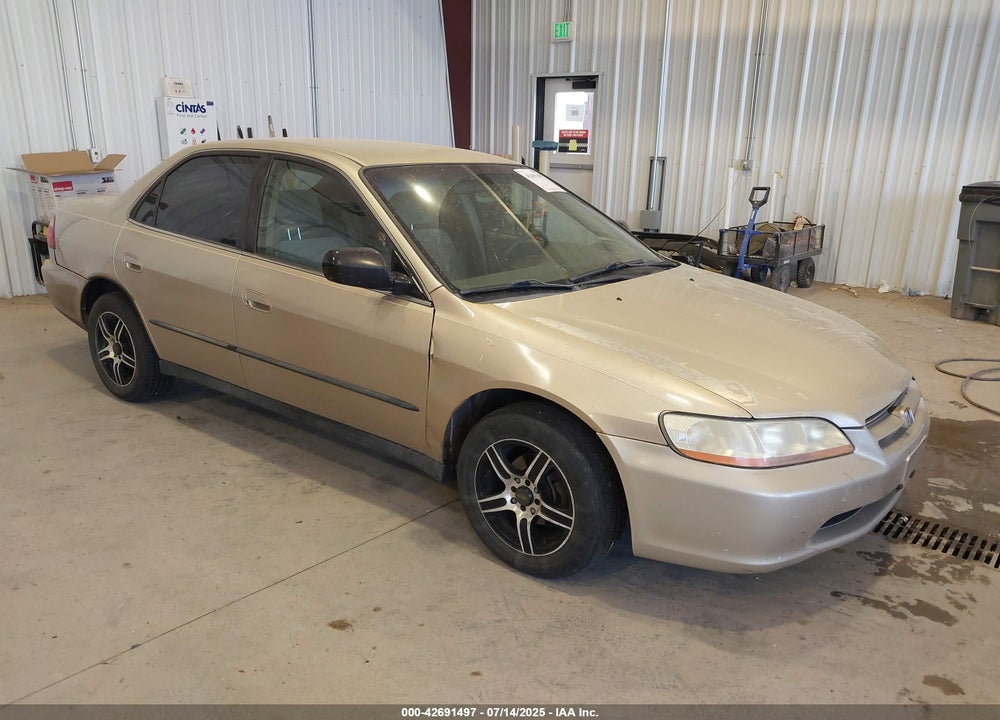 2000 HONDA ACCORD 2.3 LX VIN: JHMCG5640YC037266