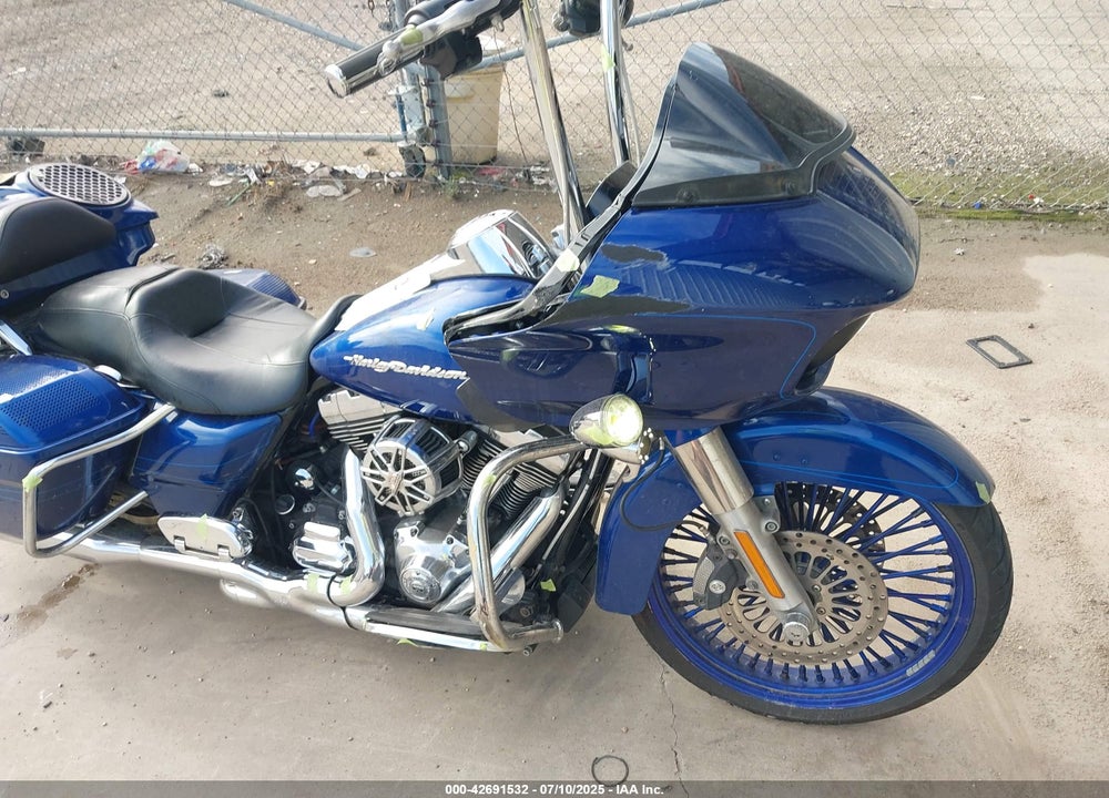 2015 HARLEY-DAVIDSON FLTRXS ROAD GLIDE SPECIAL VIN: 1HD1KTM19FB677823