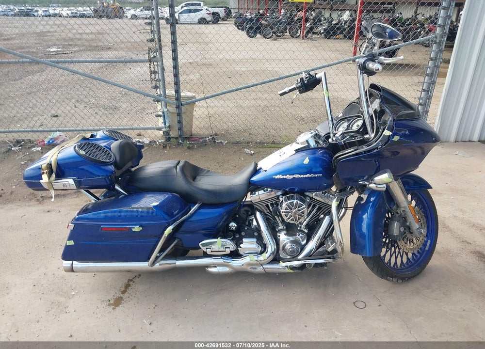 2015 HARLEY-DAVIDSON FLTRXS ROAD GLIDE SPECIAL VIN: 1HD1KTM19FB677823